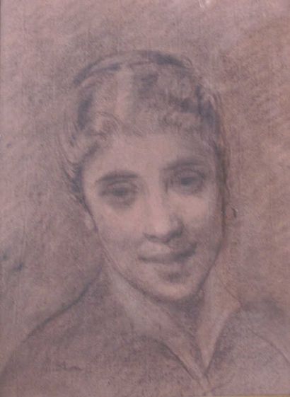  Ecole française du XIXème siècle. Portrait d'une jeune femme. Fusain sur papier....