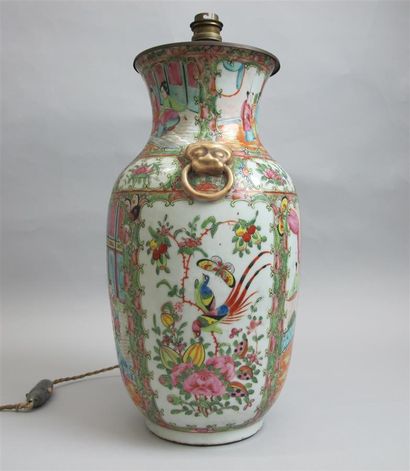 null Vase en monté en lampe en porcelaine de Canton, fin XIXe Siècle.