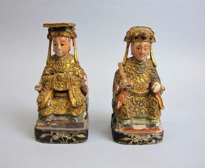 null Paire de statuettes en bois peint. Couple impérial Fin XIXe siècle.
