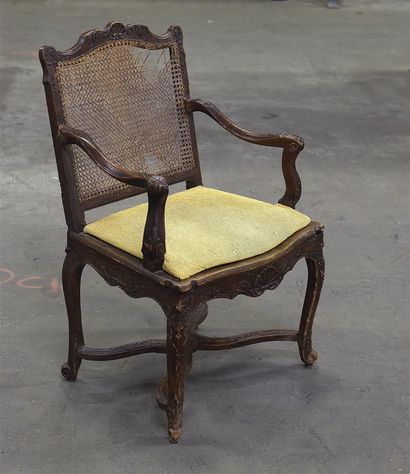 null Petit fauteuil à pont de canne en bois teinté sculpté à dossier droit, mouvementé...