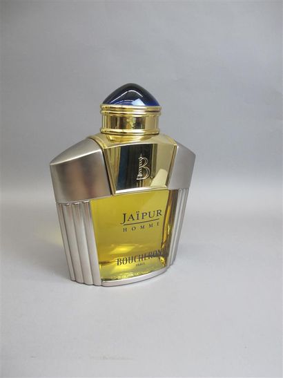 null BOUCHERON. "Jaipur pour homme" (2000). Flacon modèle cadran d'automobile dessiné...