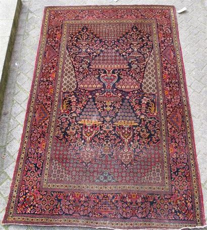 TAPIS FIN ISPAHAN (Perse), fin XIXe. Tapis à velours en laine, chaine, trames et...