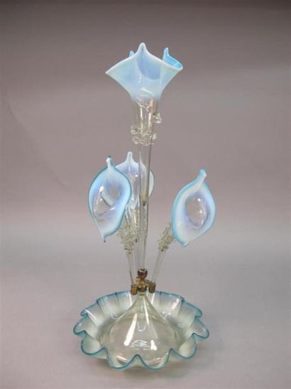 null MURANO. Coupe pique-fleurs en verre soufflé transparent bleuté, la coupe circulaire...