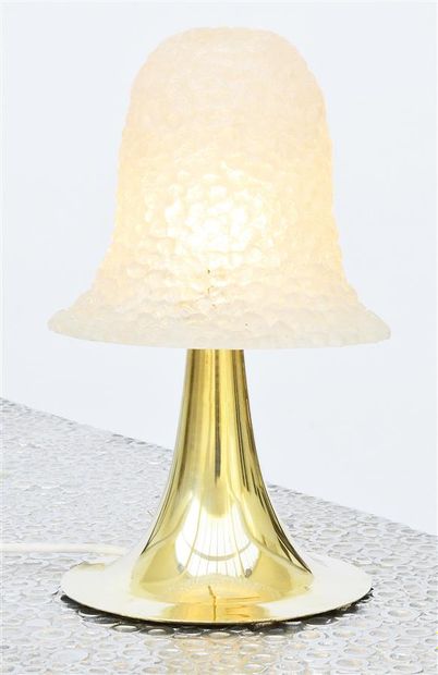 null Elisabeth DELACARTE
Andrea SALVETTI
B "Campanula"
Lampe en laiton et résine
35...