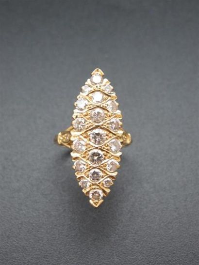 null Bague marquise en or jaune 750°/°° (18k) pavée de diamants, poids des diamants:1,5...