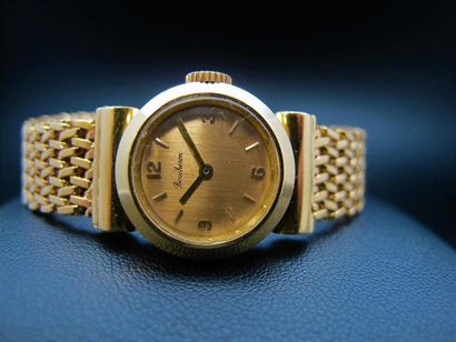 null BOUCHERON Paris. Montre bracelet de dame en or jaune 750°/°° (18k). Boîtier...