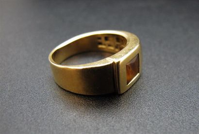 Bague anneau en or jaune 750°/°° (18k), ornée...