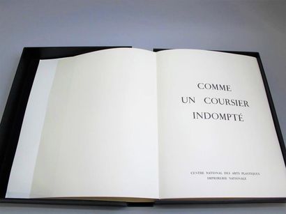 null COMME UN COURSIER INDOMPTÉ. Textes révolutionnaires choisis par François Mitterrand....