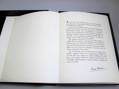 null COMME UN COURSIER INDOMPTÉ. Textes révolutionnaires choisis par François Mitterrand....
