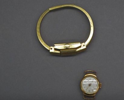 null Jean PERRET. Montre bracelet plaquée or amati, cadran dissimulé. On joint un...