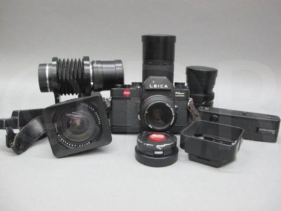 null Leica R3 Mot Electronic, objectif Summicron-R 2/50 n°2717481. Objectif Super-Angulon-R...