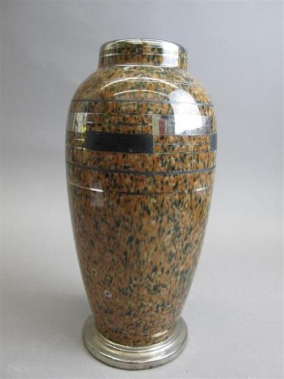 null DAGE Louis (1885-1963)
Vase oblong en grès émaillé à décor de frises stylisées...
