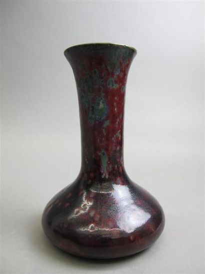 null DALPAYRAT Adrien (1844-1910)
Vase à haut col en grès à glaçure sang de boeuf...