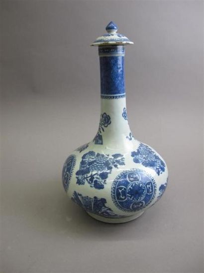 CHINE. Epoque QIANLONG (1736 - 1795). Vase...