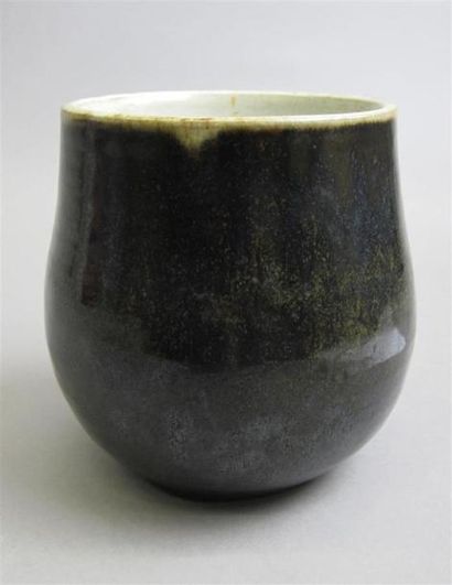 null GENSOLI Maurice (1892-1972) à Sèvres
Vase en grès émaillé à glacures irisées...