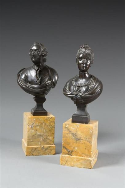 null Paire de bustes en bronze patiné représentant Louis XV et Marie Leczinsk posant...