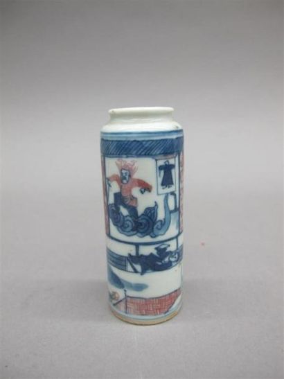 null CHINE - XIXe siècle
Flacon tabatière en porcelaine rouge et bleu à décor de...