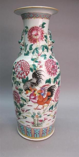 null CHINE - fin XIXème, début XXème siècle
Paire de vases balustres en porcelaine...