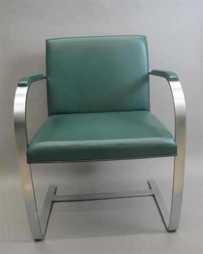 null Mies VAN DER ROHE (1886-1969) & KNOLL (ÉDITEUR) Paire de fauteuils «BRNO», la...