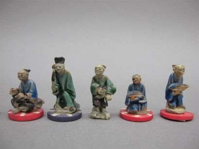null CHINE - XXe siècle
Ensemble de douze petits personnages à bonsaï en grès émaillé...