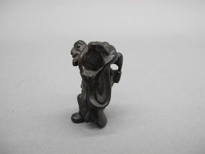 null JAPON - XVIIIe siècle
Netsuke en jizhimu, Gama Sennin debout portant son crapaud...