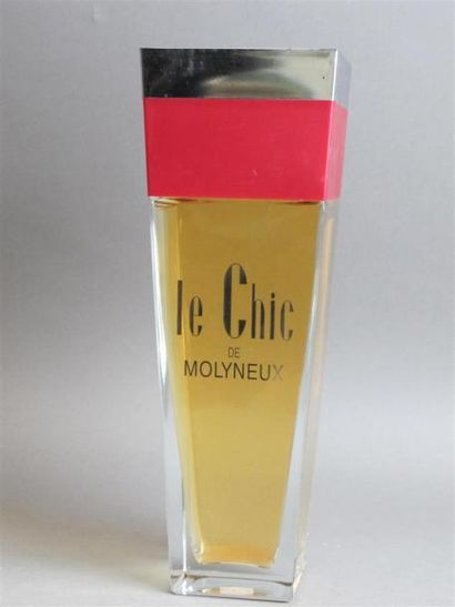 null MOLYNEUX - " Le Chic " - (années 1990)
Flacon publicitaire décoratif en verre...