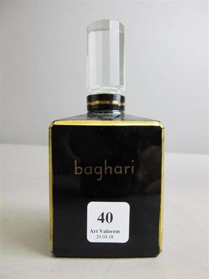 null Robert PIGUET - " Baghari " - (1945)
Flacon moderniste en verre opaque noir...