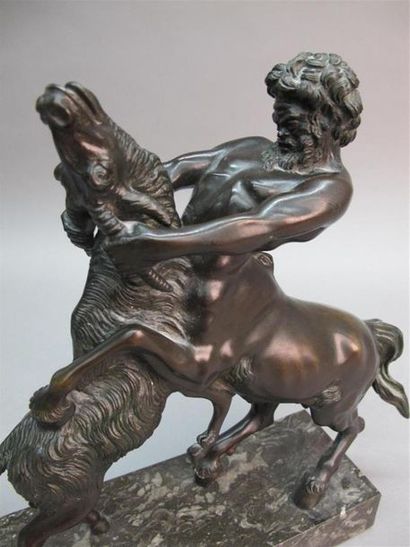 null Ferdinando DELUCA (XIX-XXe siècle) 
Centaure combattant un bouc
Groupe en bronze...