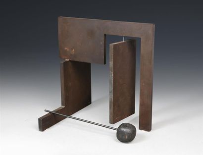 null Medjid HOUARI (1950)
Goung
Sculpture-volume en acier à patine brune en trois...