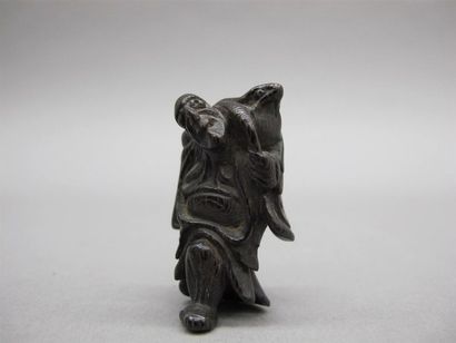 null JAPON
Netsuke en jizhimu, Gama Sennin debout portant son crapaud sur son dos....