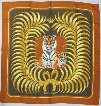 null HERMÈS Paris. Carré en soie imprimée "Tigre Royal " par Christianne Vauzelle,...