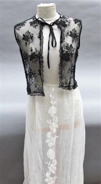 null Partie de la garde-robe d'une élégante, seconde moitié du XIXe siècle principalement,...