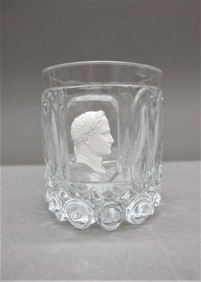 null «L'empereur Napoléon Ier» Verre gobelet en cristal, travaillé à pans, orné d'un...
