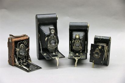 null Ensemble de quatre appareils : appareil à soufflet Kodak N°2 Folding Hawk-Eye...