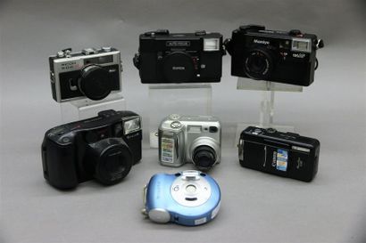 null Ensemble de sept appareils divers : appareil Ricoh 500 G, appareil Konica Auto...