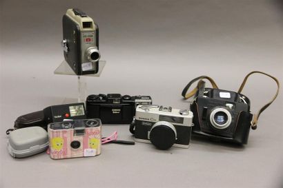 null Lot divers : posemètres, caméra Kodak, appareil Chinon Bellami (étui), digital...
