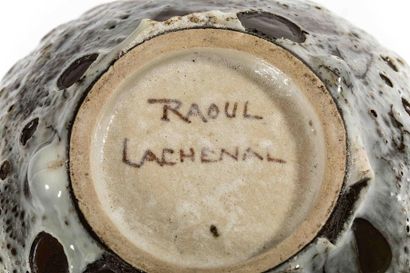null LACHENAL Raoul (1885-1956)
Vase ovoïde en grès à couverte émaillée brune avec...