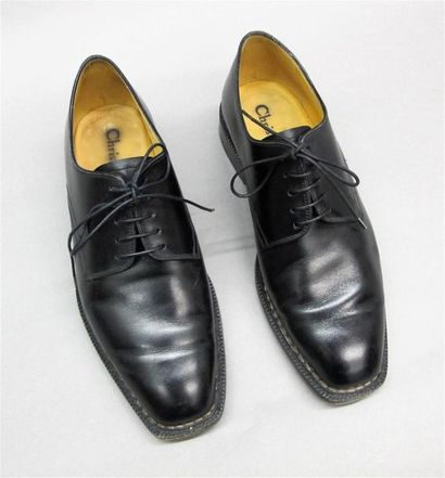 null TOD'S et CHRISTIAN DIOR 
Trois paires de chaussures pour homme en cuir noir...
