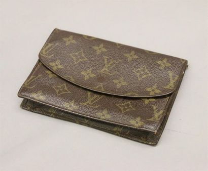 null LOUIS VUITTON
Pochette en toile monogram, un soufflet et une poche zippée.
(Usures...