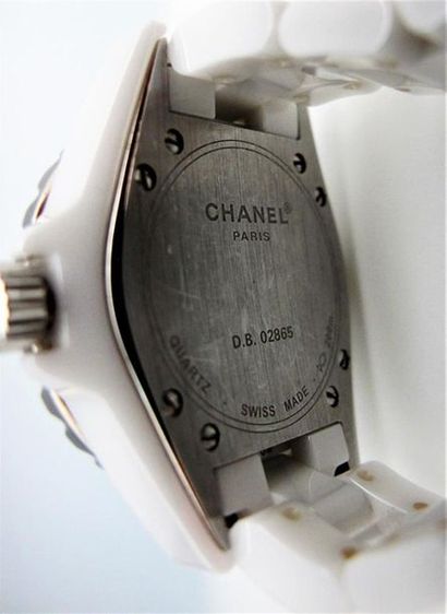 null CHANEL
Montre bracelet de femme modèle J12en céramique blanche chiffres arabes...