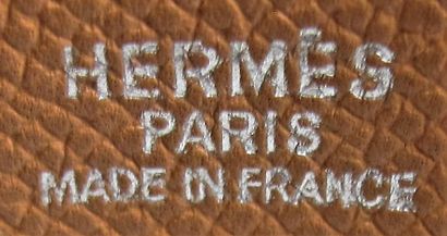 null HERMES France
Ceinture en cuir lisse noir, intérieur en cuir grené gold, boucle...
