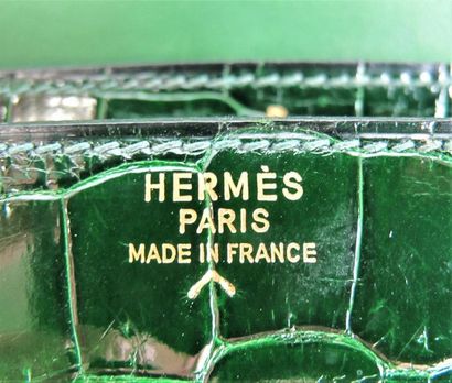 null HERMES Paris
Sac modèle "Sequana" en crocodile porosus vert émeraude, bandoulière...