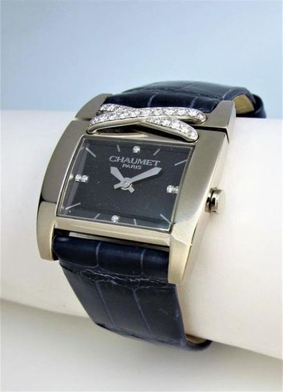 null CHAUMET
Montre bracelet de femme modèle LIENS en or blanc 750°/°°(18k), cadran...