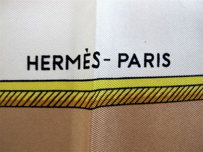 null HERMES Paris
Carré en soie "Les voitures à transformation", signé Françoise...