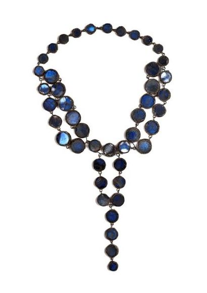 null Line Vautrin

« Le jour et la nuit »
Collier en Talosel couleur écaille, incrusté...