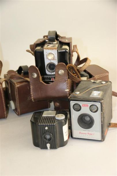 null BOX, ensemble de onze appareils photographiques de diverses marques en l'état...