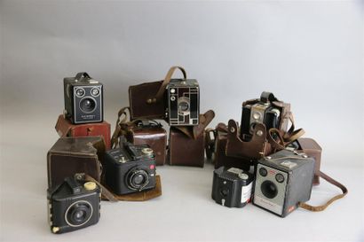 null BOX, ensemble de onze appareils photographiques de diverses marques en l'état...