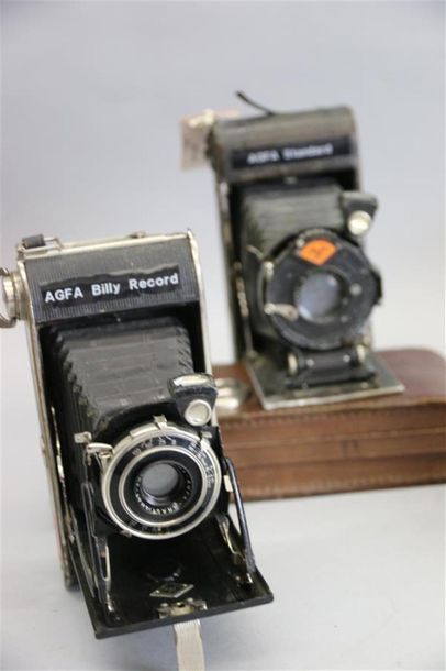 null KODAK et AGFA, ensemble de onze appareils à soufflet divers en l'état : Kodak...