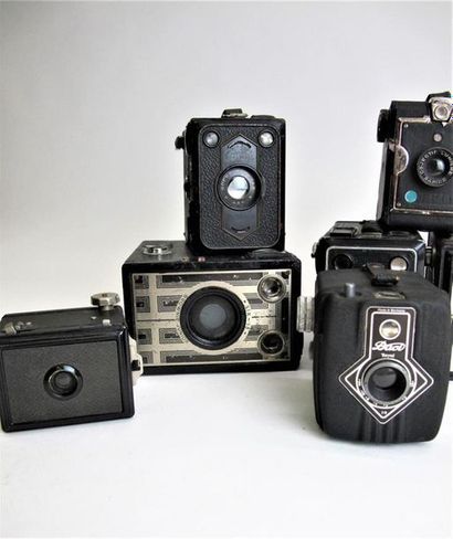 null BOX, ensemble de dix appareils photographiques de diverses marques vendus pour...