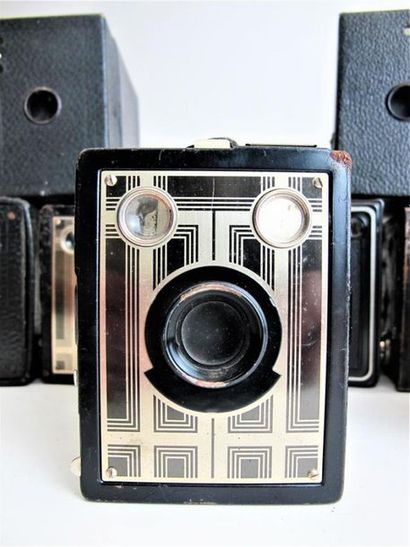 null BOX, ensemble de onze appareils photographiques de diverses marques vendus pour...